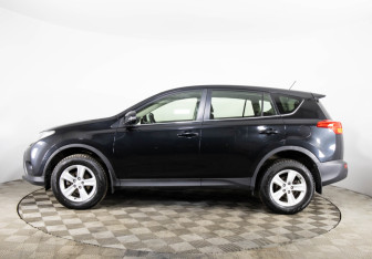 Подержанный автомобиль Toyota RAV4 2013 года (8 фото)