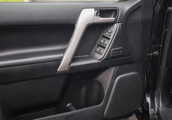 Подержанный автомобиль Toyota Land Cruiser Prado 2018 года (25 фото)