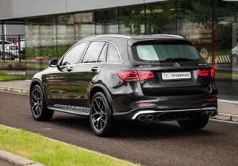 Подержанный автомобиль Mercedes-Benz GLC AMG 2021 года (8 фото)