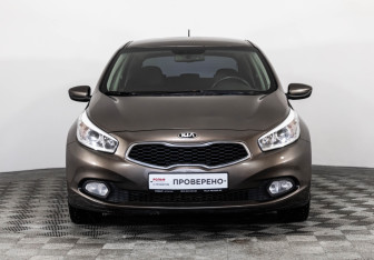 Подержанный автомобиль Kia Ceed Hatchback 2014 года (2 фото)
