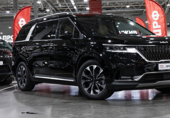 Подержанный автомобиль Kia Carnival 2023 года (6 фото)