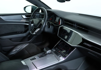 Подержанный автомобиль Audi A7 2019 года (15 фото)