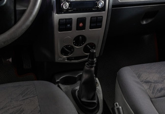 Подержанный автомобиль Renault Logan Sedan 2006 года (11 фото)