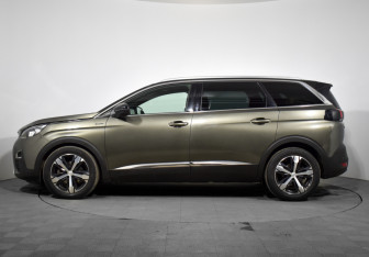 Подержанный автомобиль Peugeot 5008 Suv 2019 года (8 фото)