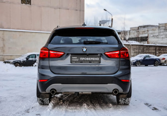 Подержанный автомобиль BMW X1 2018 года (8 фото)