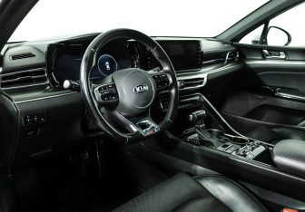 Подержанный автомобиль Kia K5 2020 года (11 фото)