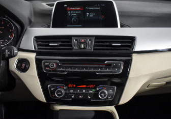 Подержанный автомобиль BMW X1 2017 года (16 фото)