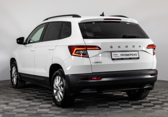 Подержанный автомобиль Skoda Karoq 2021 года (8 фото)