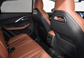 Подержанный автомобиль Omoda C5 2023 года (14 фото)