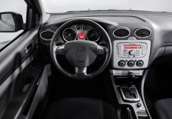 Подержанный автомобиль Ford Focus Sedan 2008 года (9 фото)