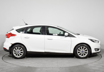Подержанный автомобиль Ford Focus Hatchback 2017 года (4 фото)