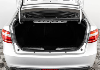 Подержанный автомобиль LADA (ВАЗ) Vesta Sedan 2017 года (18 фото)