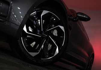 Подержанный автомобиль Zeekr 001 2022 года (36 фото)