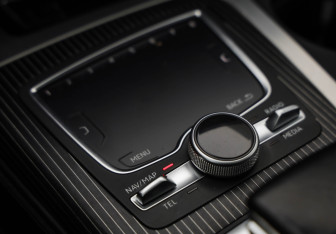 Подержанный автомобиль Audi Q7 2017 года (23 фото)