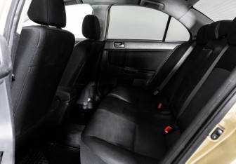 Подержанный автомобиль Mitsubishi Lancer Sedan 2008 года (15 фото)