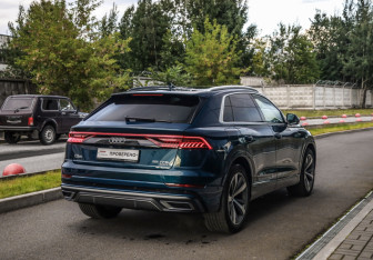Подержанный автомобиль Audi Q8 2018 года (6 фото)