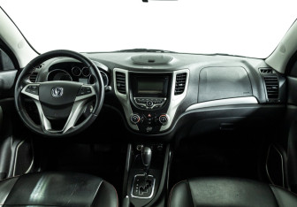 Подержанный автомобиль Changan CS35 2014 года (13 фото)