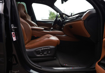 Подержанный автомобиль BMW X5 M 2016 года (32 фото)