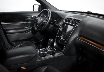 Подержанный автомобиль Ford Explorer 2018 года (16 фото)