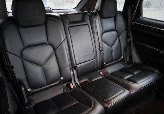 Подержанный автомобиль Porsche Cayenne 2014 года (34 фото)