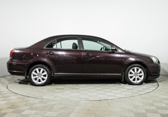 Подержанный автомобиль Toyota Avensis Sedan 2008 года (4 фото)