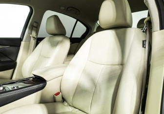 Подержанный автомобиль Infiniti Q50 2017 года (22 фото)