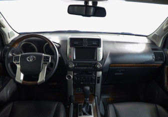 Подержанный автомобиль Toyota Land Cruiser Prado 2012 года (9 фото)