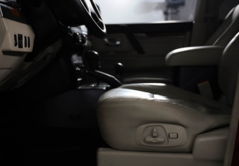 Подержанный автомобиль Mitsubishi Pajero 2007 года (22 фото)