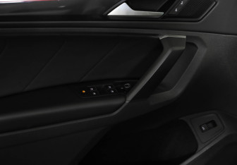 Подержанный автомобиль Volkswagen Tiguan 2021 года (24 фото)