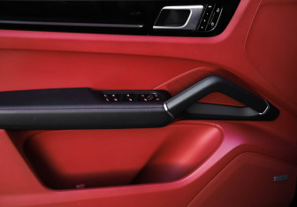 Подержанный автомобиль Porsche Cayenne 2019 года (25 фото)