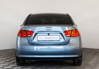 Подержанный автомобиль Hyundai Elantra Sedan 2007 года (6 фото)