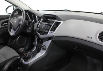 Подержанный автомобиль Chevrolet Cruze Sedan 2012 года (7 фото)