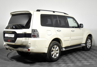 Подержанный автомобиль Mitsubishi Pajero 2021 года (5 фото)