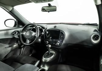 Подержанный автомобиль Nissan Juke 2011 года (9 фото)