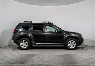 Подержанный автомобиль Renault Duster 2016 года (4 фото)