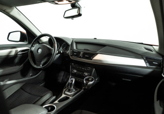 Подержанный автомобиль BMW X1 2013 года (9 фото)