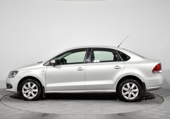 Подержанный автомобиль Volkswagen Polo Sedan 2011 года (8 фото)