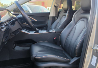 Подержанный автомобиль Omoda C5 2023 года (12 фото)