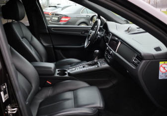 Подержанный автомобиль Porsche Macan 2019 года (25 фото)