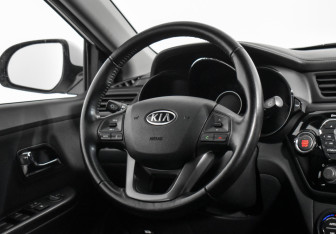 Подержанный автомобиль Kia Rio Hatchback 2012 года (15 фото)