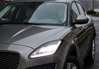 Подержанный автомобиль Jaguar E-Pace 2018 года (2 фото)