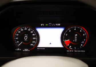 Подержанный автомобиль Volvo XC90 2022 года (14 фото)