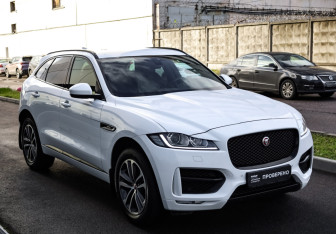 Подержанный автомобиль Jaguar F-Pace 2018 года (4 фото)