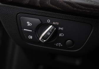 Подержанный автомобиль Audi Q5 2021 года (25 фото)