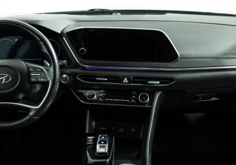 Подержанный автомобиль Hyundai Sonata 2020 года (14 фото)