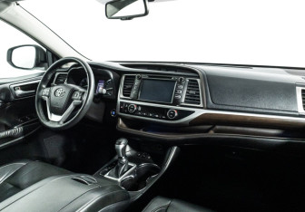 Подержанный автомобиль Toyota Highlander 2014 года (9 фото)