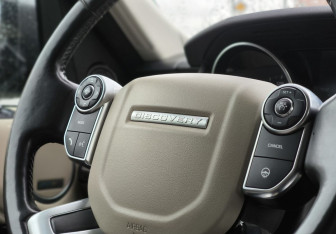 Подержанный автомобиль Land Rover Discovery 2017 года (27 фото)