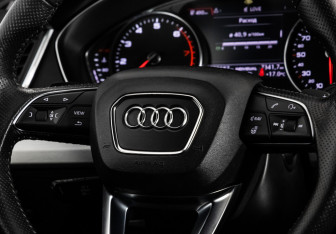 Подержанный автомобиль Audi Q5 2018 года (13 фото)