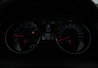 Подержанный автомобиль Nissan Qashqai 2011 года (13 фото)