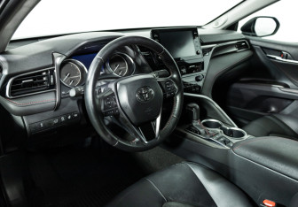 Подержанный автомобиль Toyota Camry Sedan 2022 года (11 фото)
